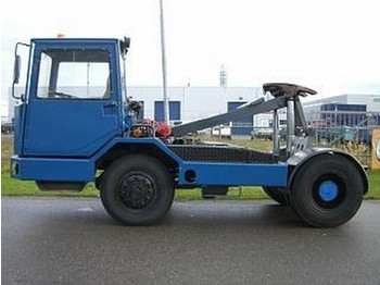 Sisu 4x4 terminal tractor zugmachine - Cabeza tractora