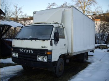 Toyota Dyna - Camión caja cerrada