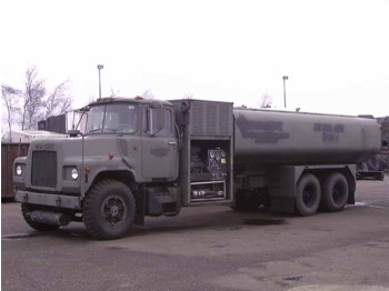 MACK DM492S - Cisterna camión