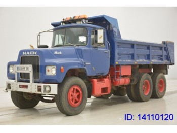 MACK DM609 - 6x4 - Volquete camión