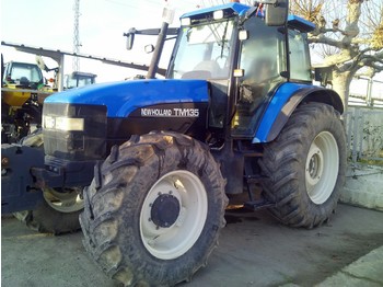 Tractor NEW HOLLAND TM 135: foto 1
