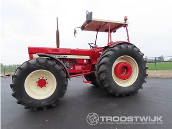 International 1046 - Tractor