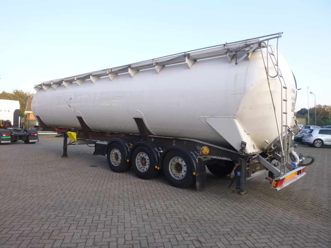 Cisterna semirremolque para transporte de harina Feldbinder Powder tank alu 65 m3 (tipping): foto 3